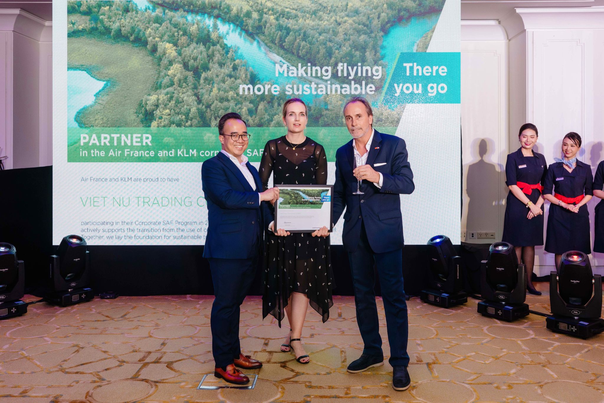 Công ty CPTM Việt Nữ ký thỏa thuận SAF với Air France-KLM