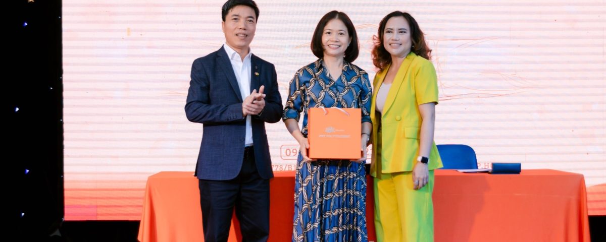 Lễ ký kết giữa Công ty CPTM Việt Nữ và Trường Cao Đẳng FPT Polytechnic